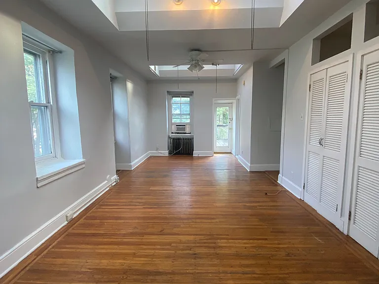 3414 Race St #3 — Photo 1