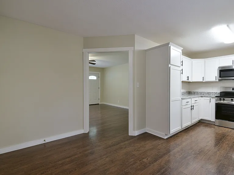 1137 W Main St — Photo 7