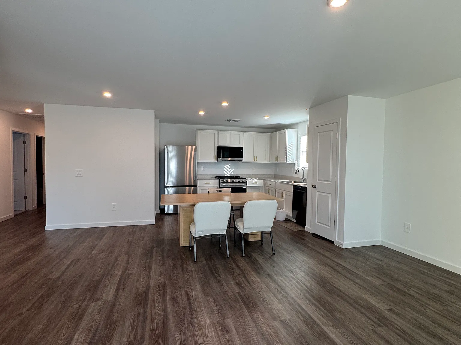 3 bed, 1290 sqft, $1,600 — Photo 3