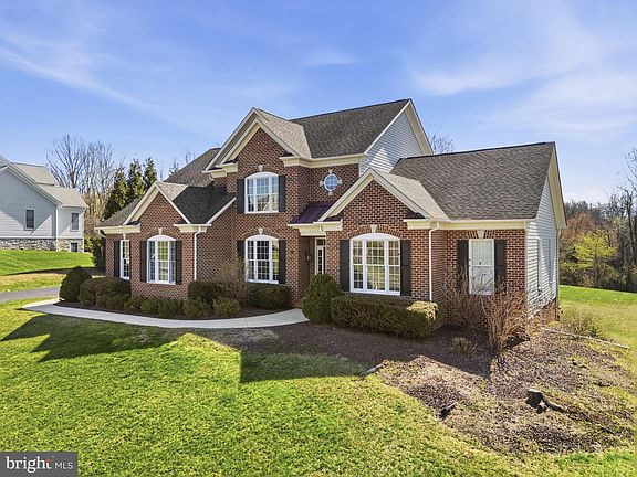 4th image of 2019 Twin Lakes Dr