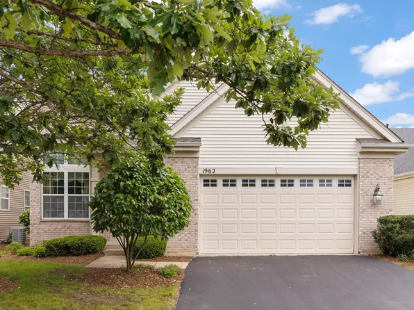 1962 Highbury Ln, Aurora, IL 60502