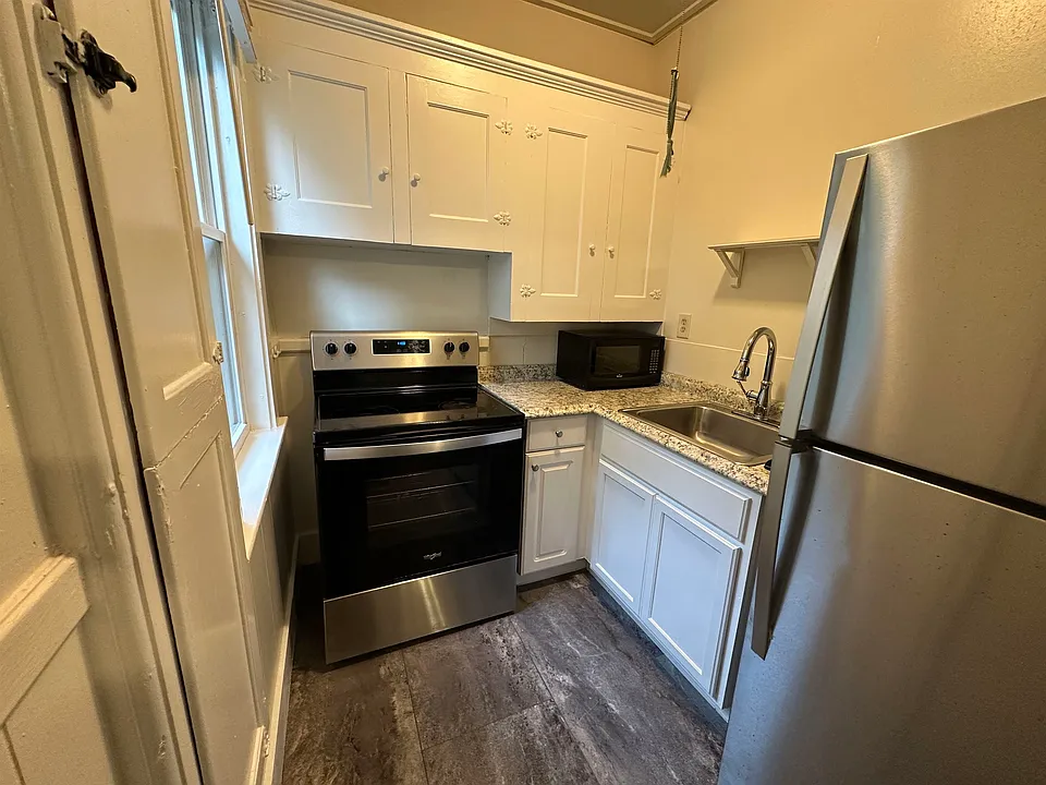 189 S Main St #4