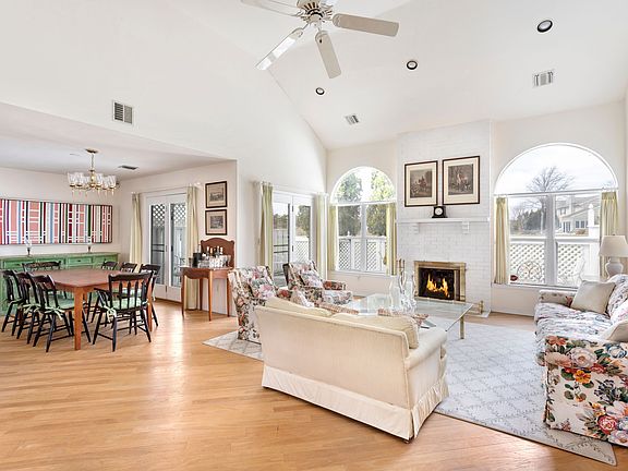 2nd image of 140 Saint Andrews Cir