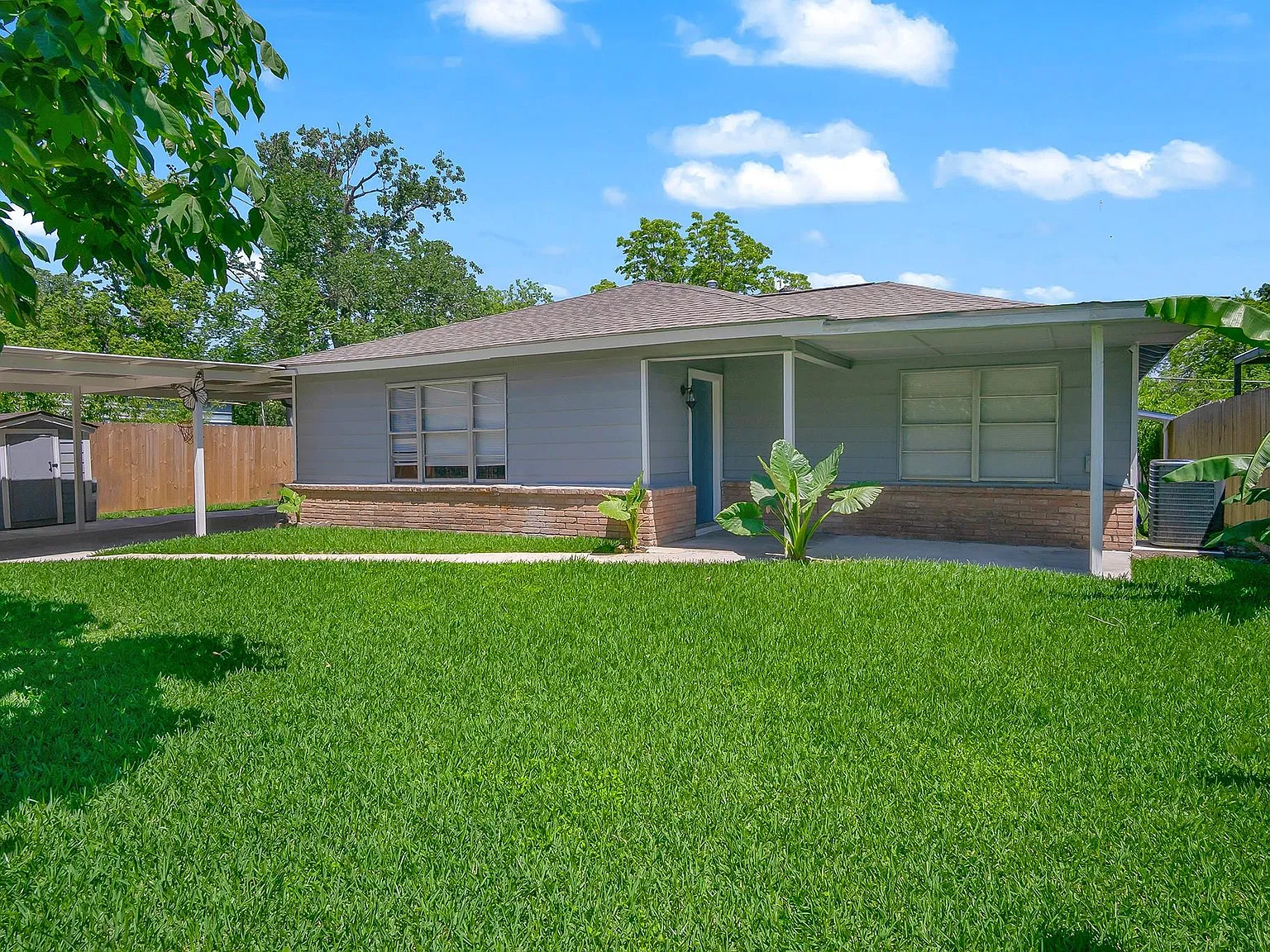 3 bed, 1.0 bath, 1712 sqft, $1,600 — Photo 1
