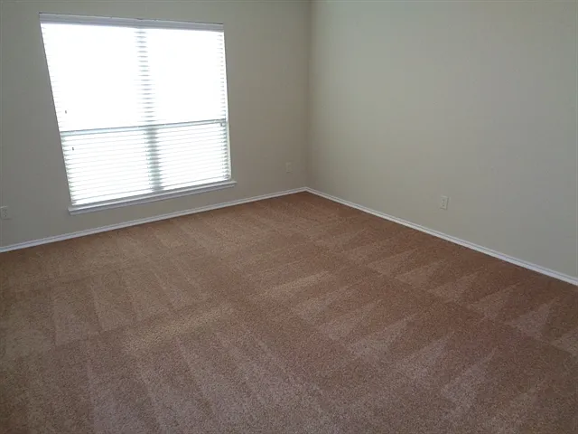 1000 Churchill Dr — Photo 7
