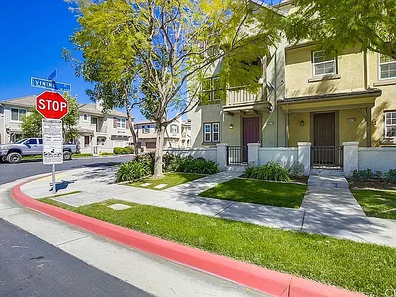 2 bed, 1378 sqft, $2,800 — Photo 2