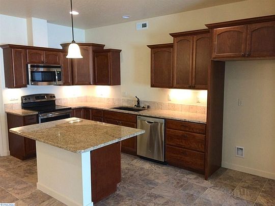 3rd image of 2752 S Dennis Pl