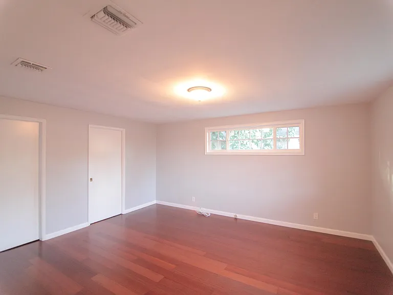10044 Woodley Ave — Photo 12