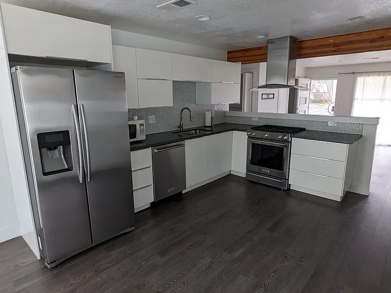 9120 N Tioga Ave — Photo 2