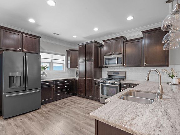 4th image of 1277 Russet Ln