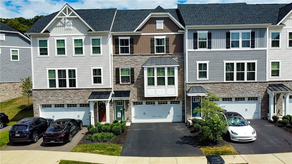 141 Curtis Ct photo 1