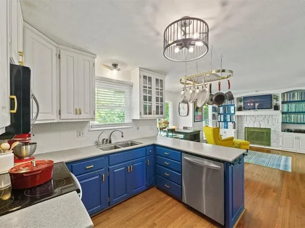 14657 S Kaw Dr, Olathe, KS 66062