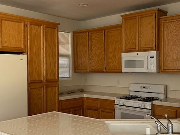4th image of 669 Davenport Way