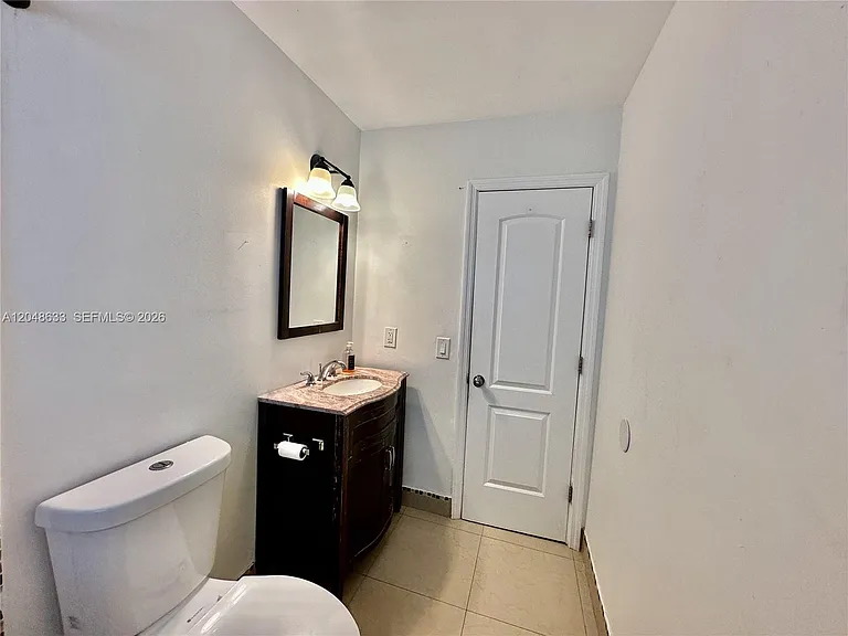 1540 SW 5th Pl #4 — Photo 37