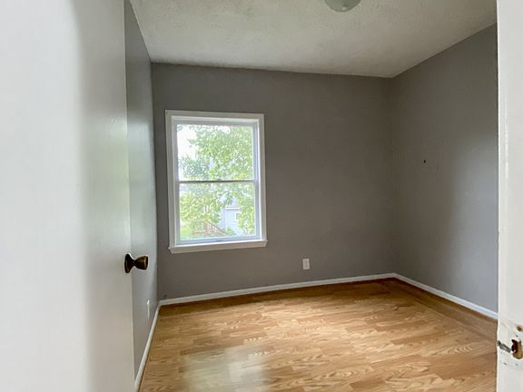 4th image of 1910 Berkley Ave SW #B