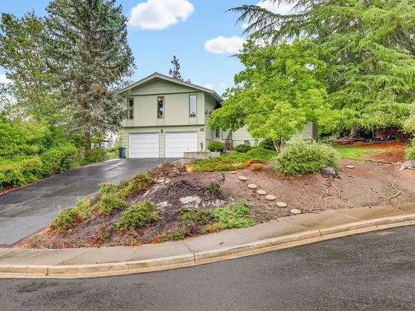 470 S Stoneham Cir, Medford, OR 97504