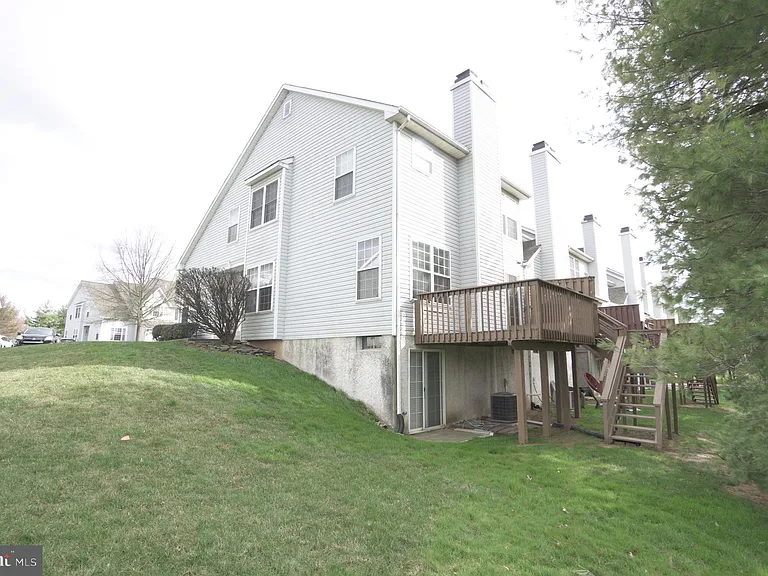 2041 Greenes Way Cir — Photo 6