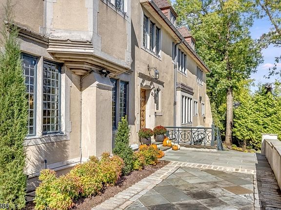 4th image of 310 Highland Ave