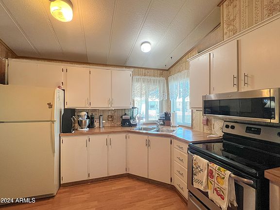 4th image of 9427 E UNIVERSITY Drive #3