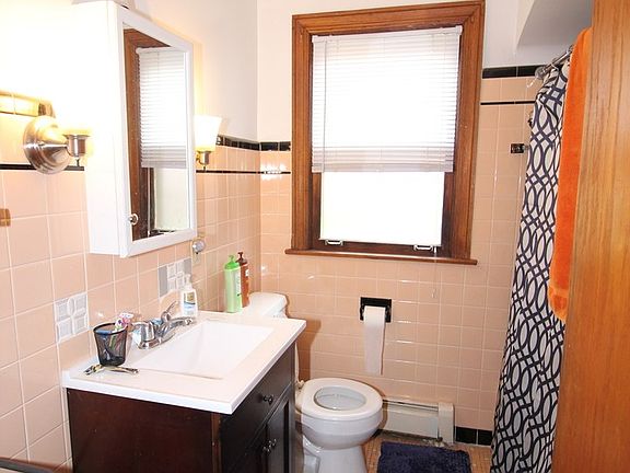4th image of 10931 S Artesian Ave