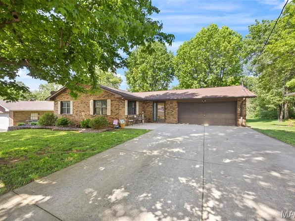 2103 Golfview Dr, Collinsville, IL 62234