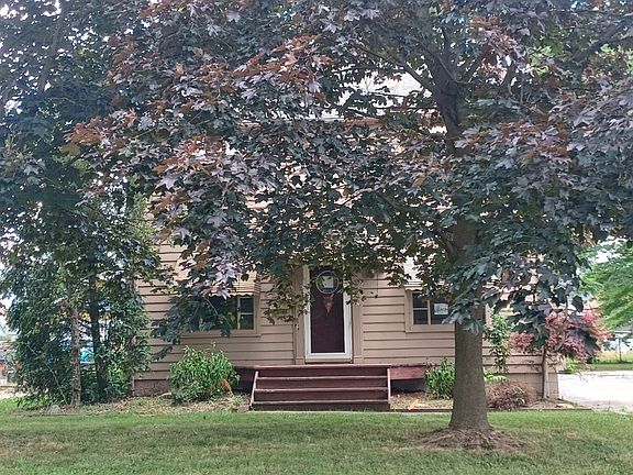 2nd image of 721 Woodbine Ave SE