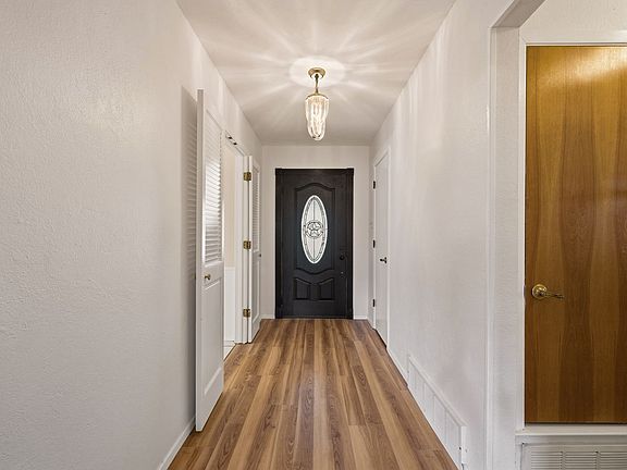 5th image of 5524 Wood View St