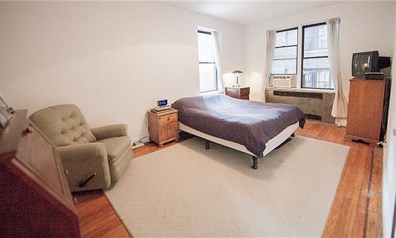 2nd image of 300 W 72nd St APT 3-A