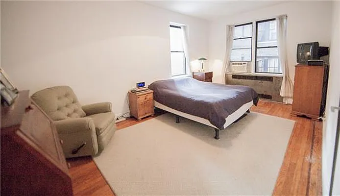 Sold by R New York | media 2
