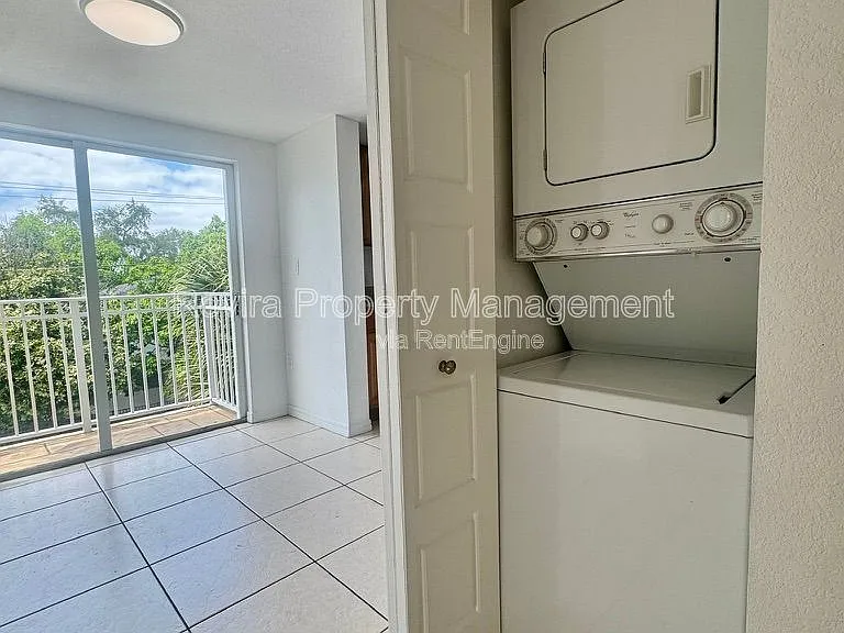 498 SW 6th St #303 — Photo 7