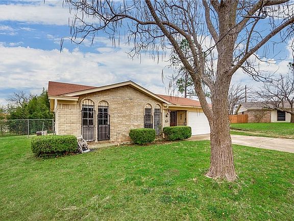 2nd image of 3404 Chatham Ct