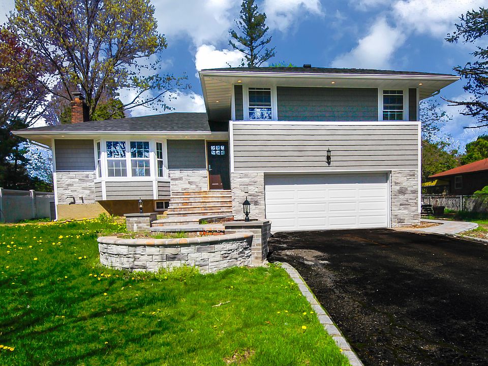 1st image of 127 Forest Dr