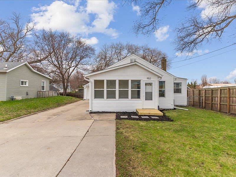 952 Miller Ave, Iowa City, IA 52246 | Zillow