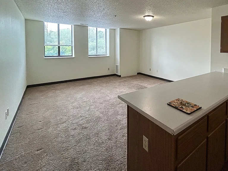 Brewers Point Apartments — Photo 9