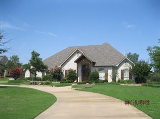 901 Shady Bend Dr, Kennedale, TX 76060