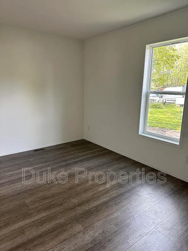 2 bed, 1.0 bath, $1,395 — Photo 3