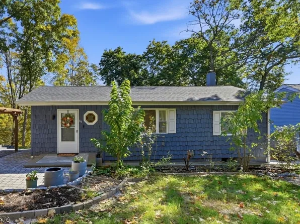 64 Truman Blvd, Oakland Boro, NJ 07436