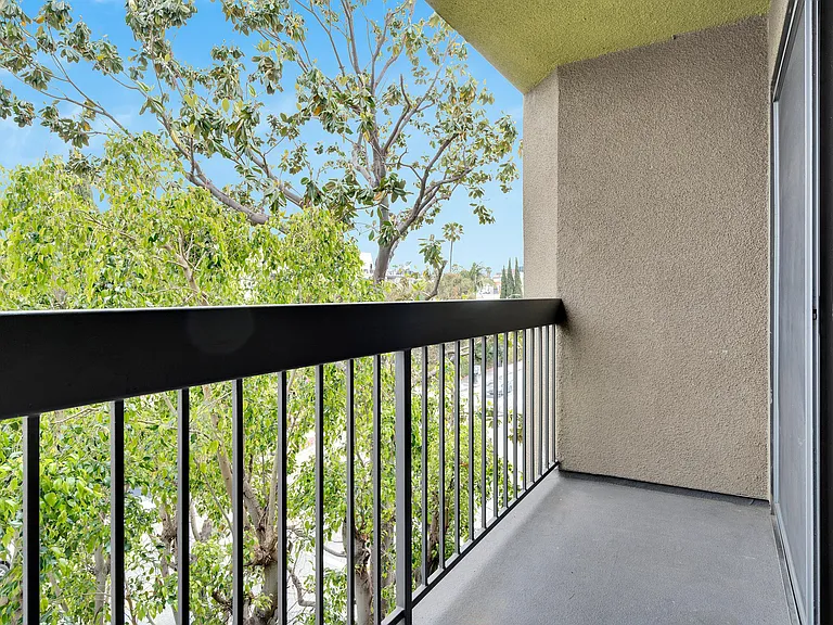 Orange Apartments — Photo 20