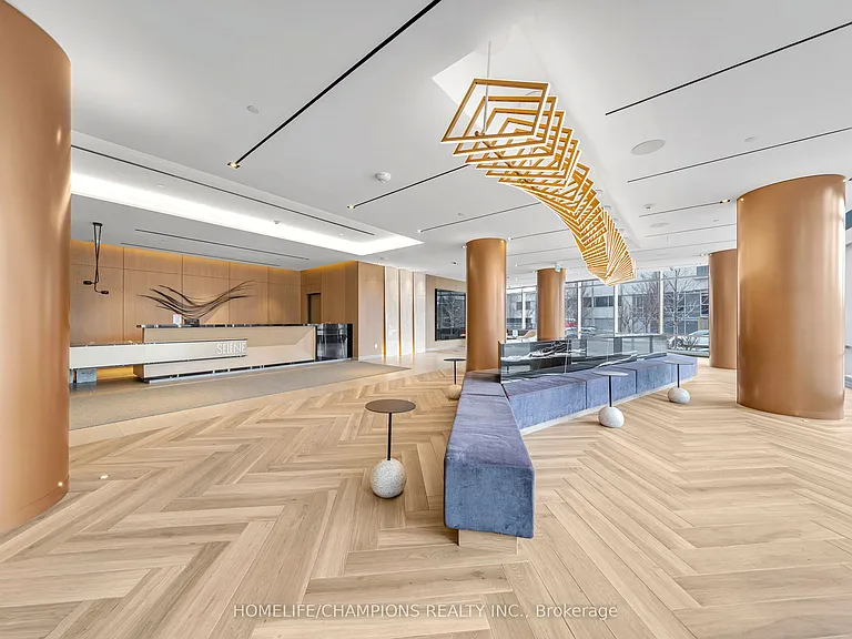 225 Village Green Sq #Penthouse 08 — Photo 2