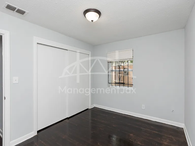 1839 W 30th St — Photo 9