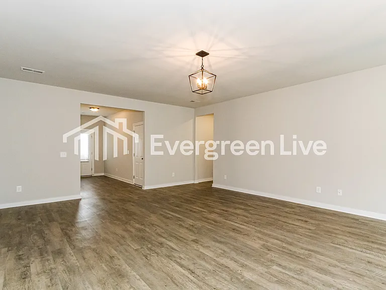 67 Wolf Ln — Photo 4