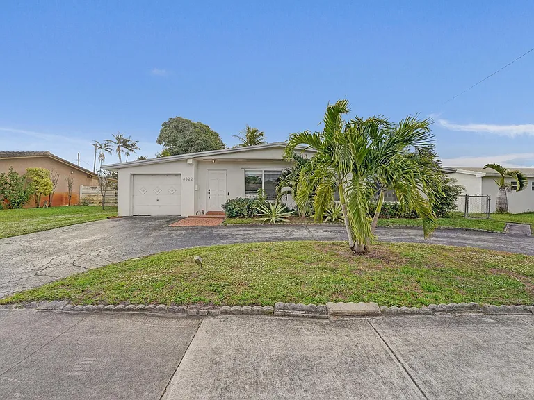 3322 McKinley St — Photo 2