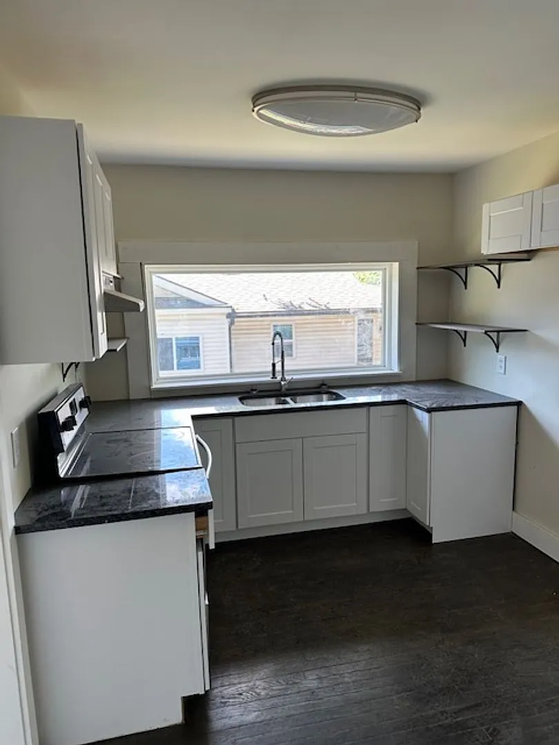Live in the cutest house on the block! — Photo 4