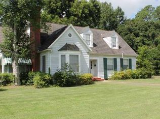 207 W Barbin St, Marksville, LA 71351