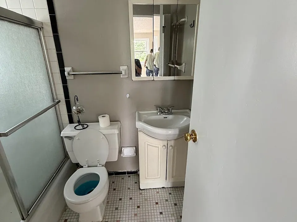 1052 W Main St #8