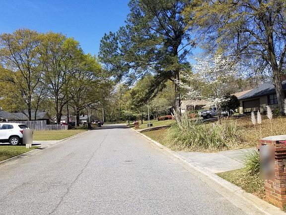 4th image of 111 Crestwood Ct
