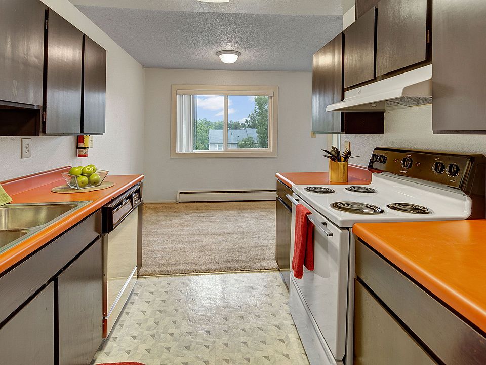 Arctic Sun Apartments - Kitchen