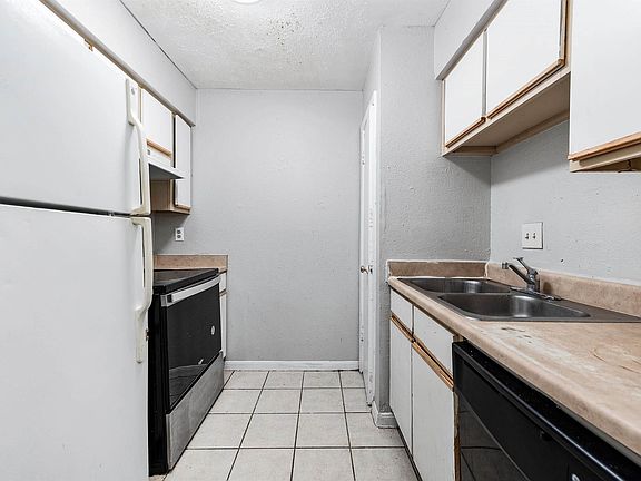 2nd image of 9616 Long Point Rd APT 33