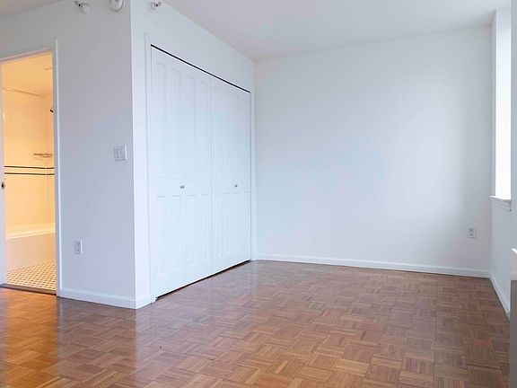 4th image of 350 W 43rd St APT 25H
