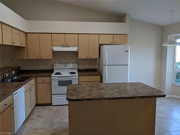 4th image of 1106 Diplomat Pkwy E
